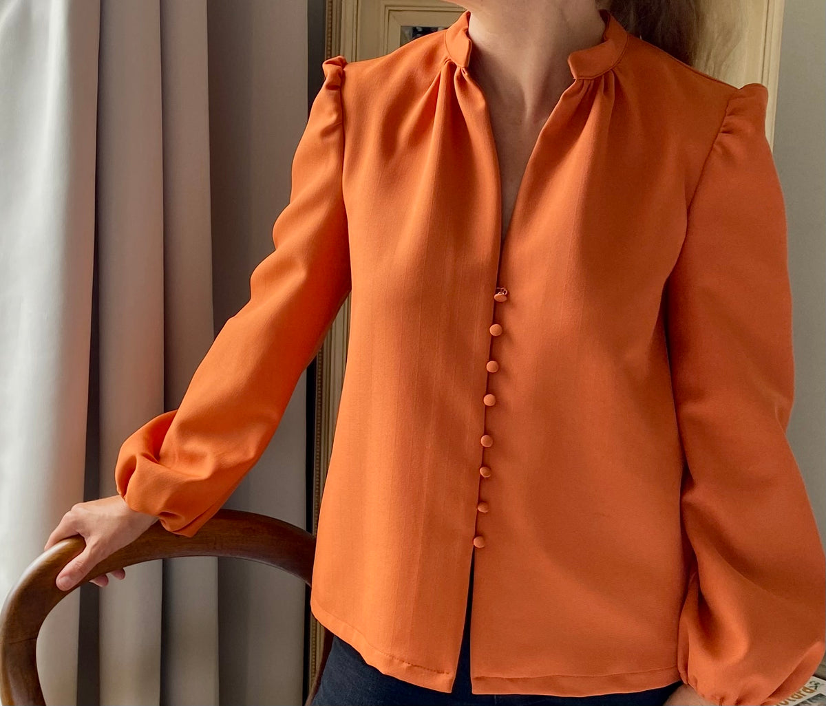 ARIANE - Blouse with buttoned neckline